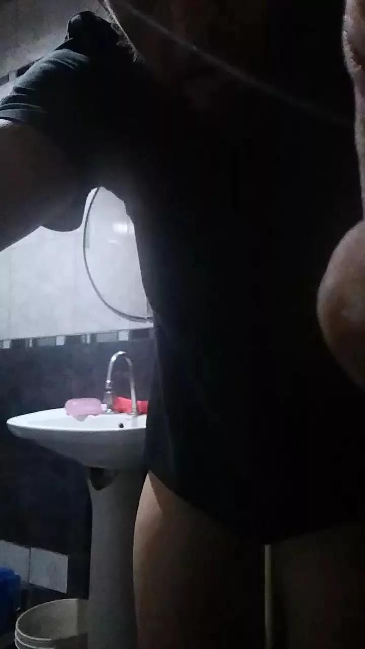 Leo2253 on Cam4 