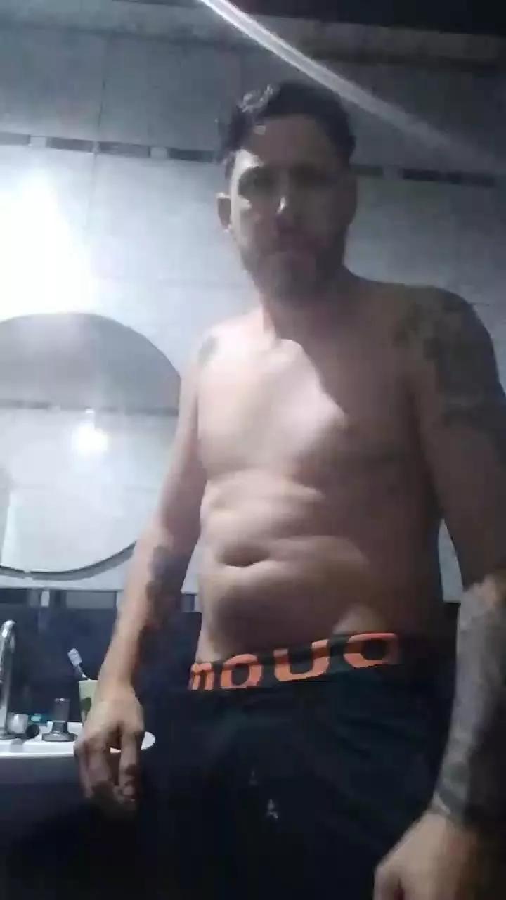 Leo2253 on Cam4 