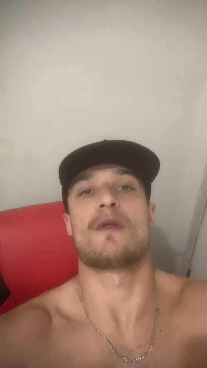 Leonbragaa on Cam4 