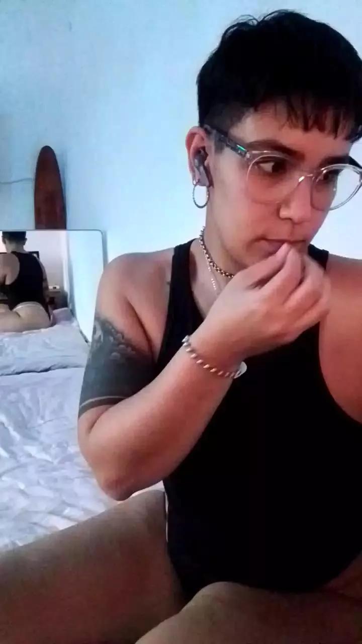 Lilalusttt on Cam4 
