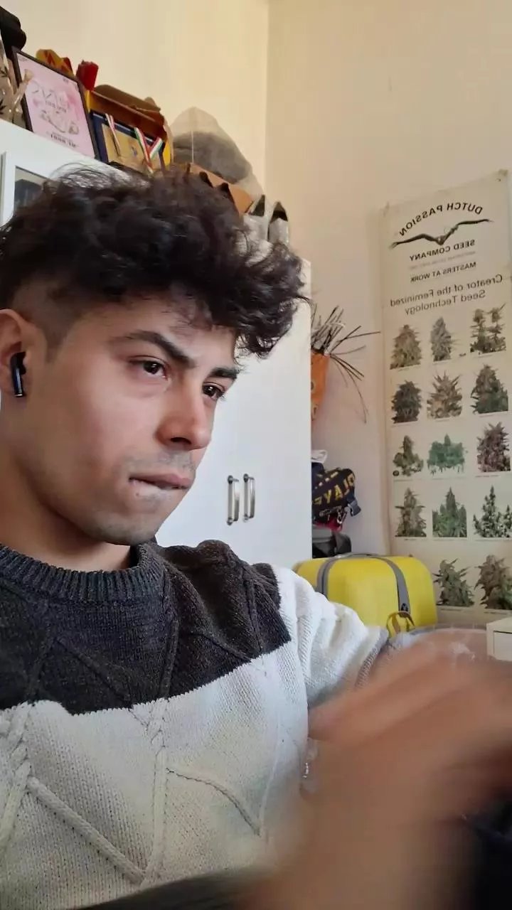 Offline LiukLGN98 on Cam4