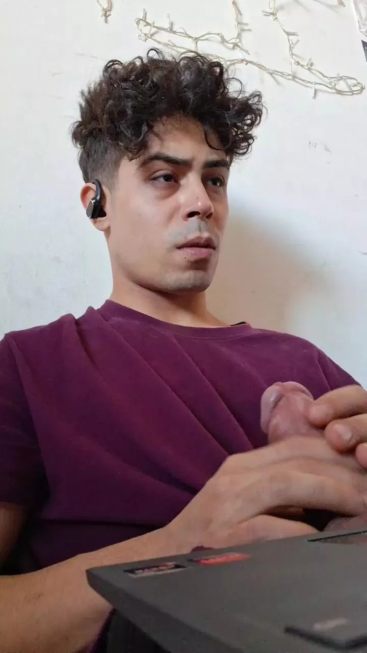 Offline LiukLGN98 on Cam4