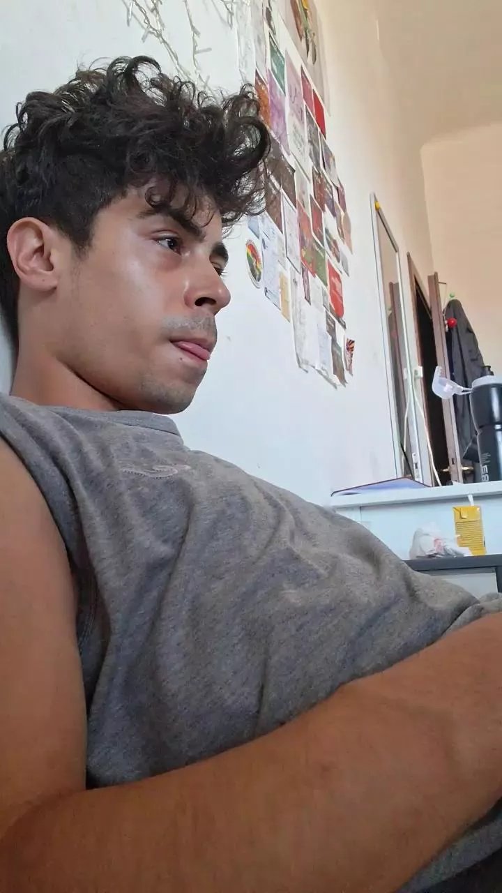 Offline LiukLGN98 on Cam4