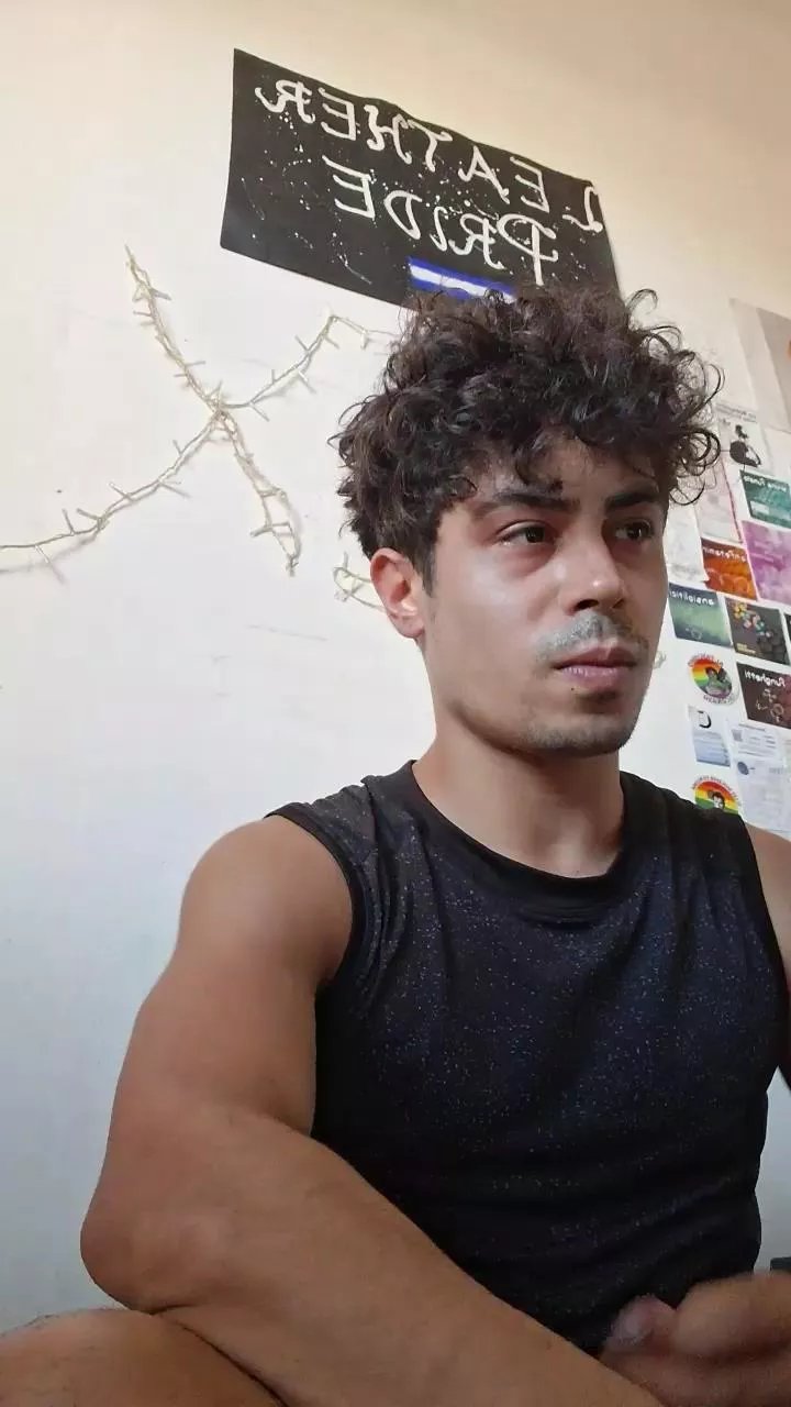 Offline LiukLGN98 on Cam4