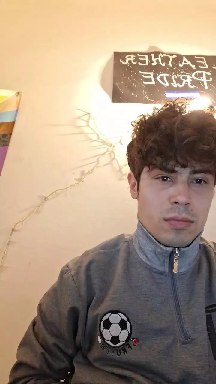 Offline LiukLGN98 on Cam4