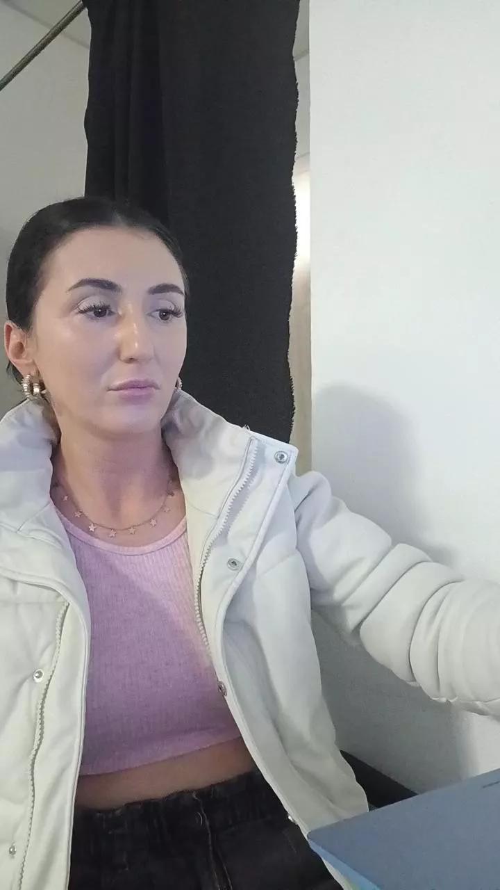 Lola05love on Cam4 