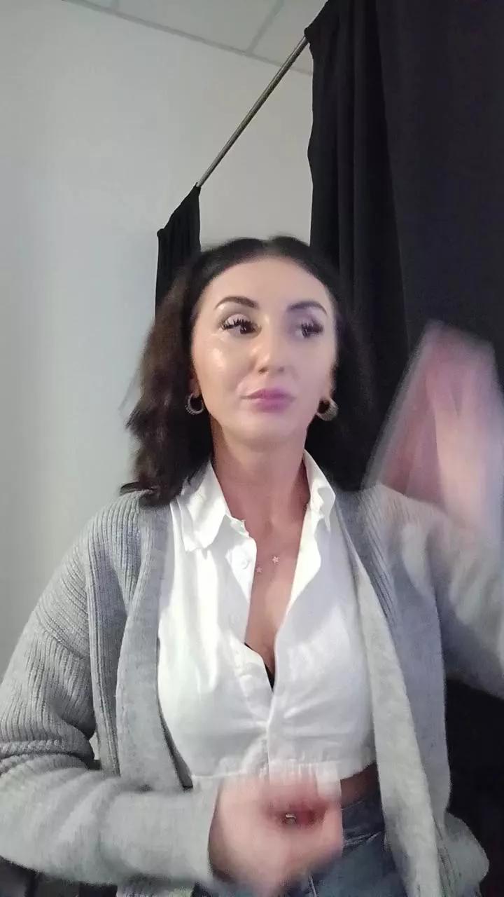 Lola05love on Cam4 