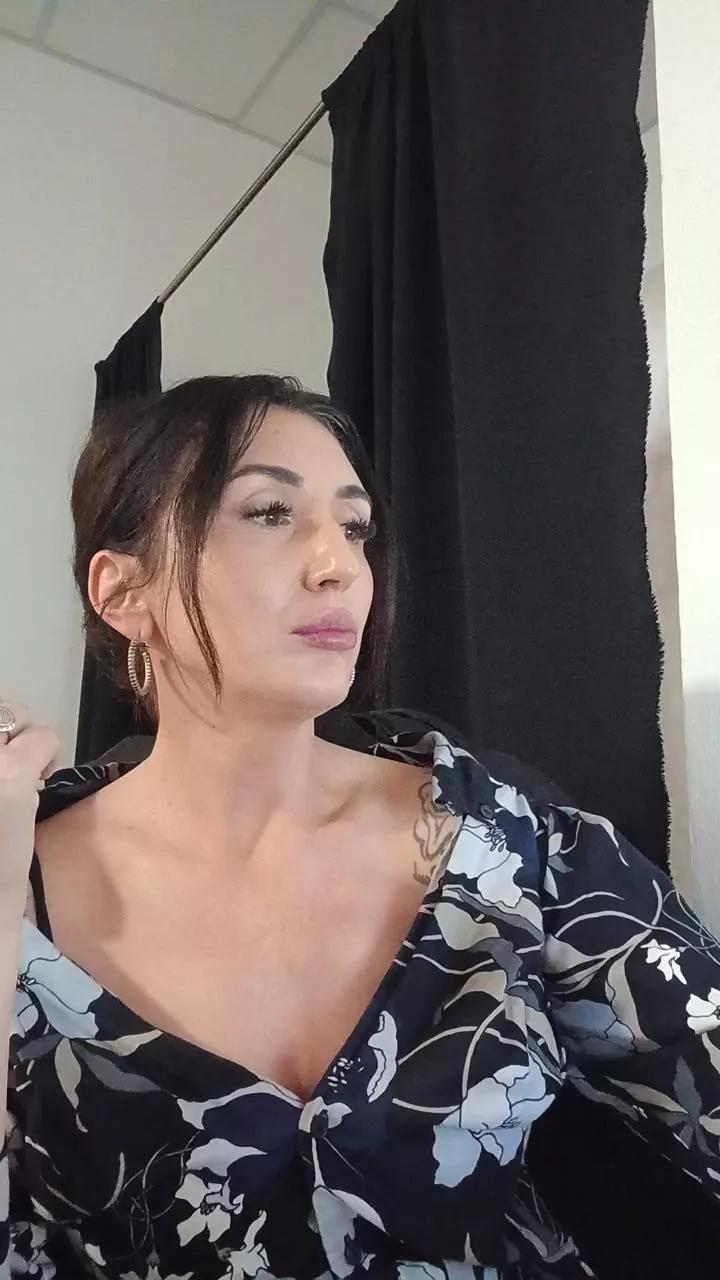 Lola05love on Cam4 