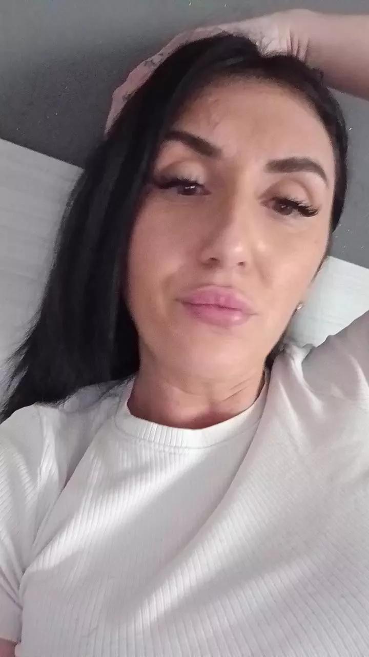 Lola05love on Cam4 