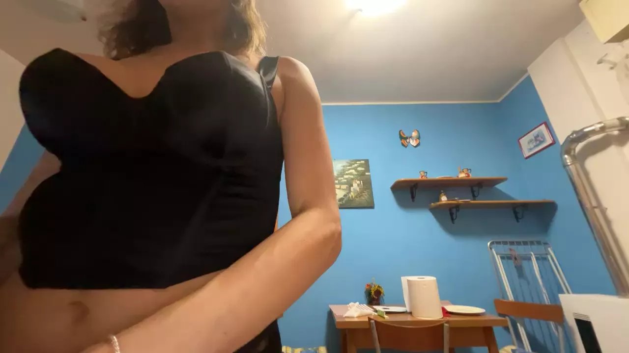 Offline Louiselins on Cam4