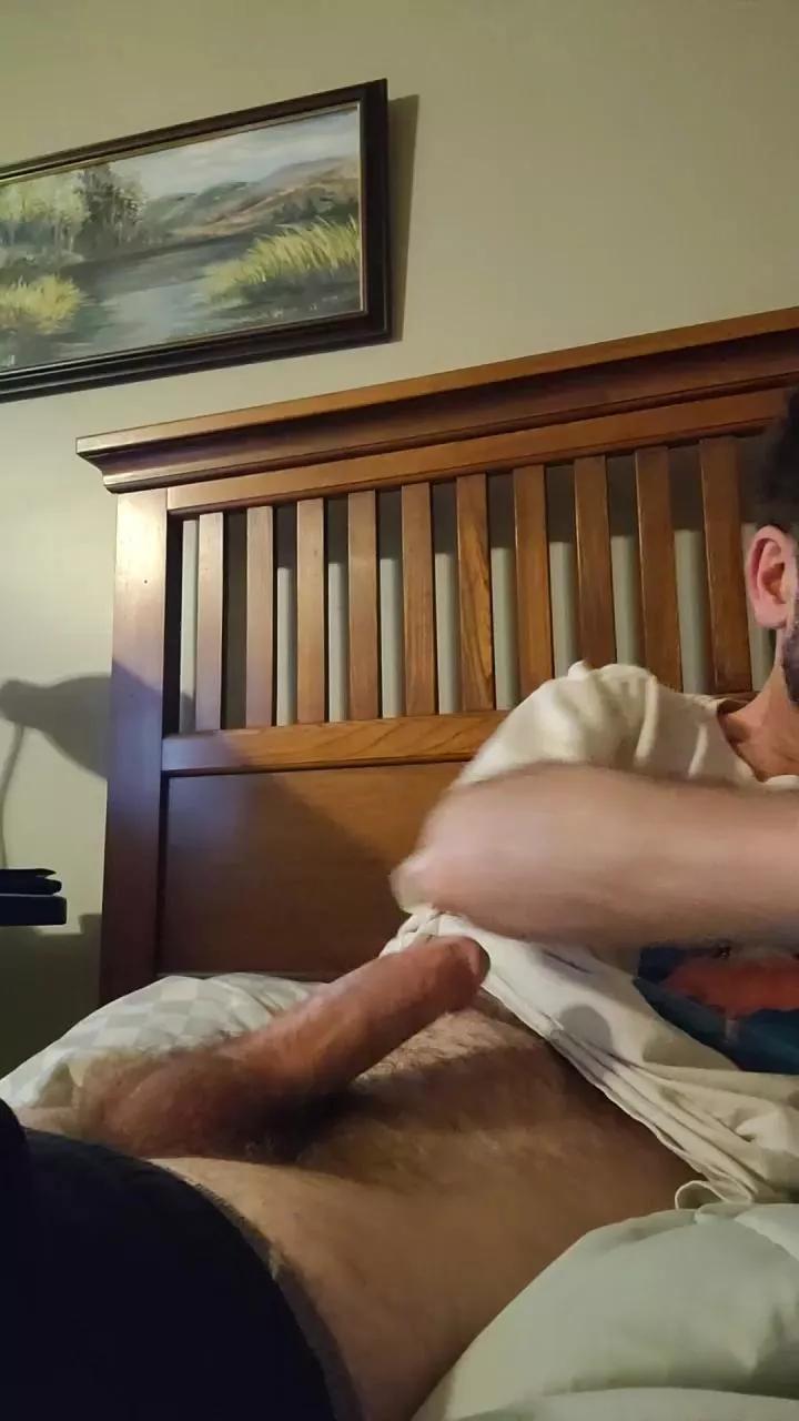 Lovegun23 on Cam4 