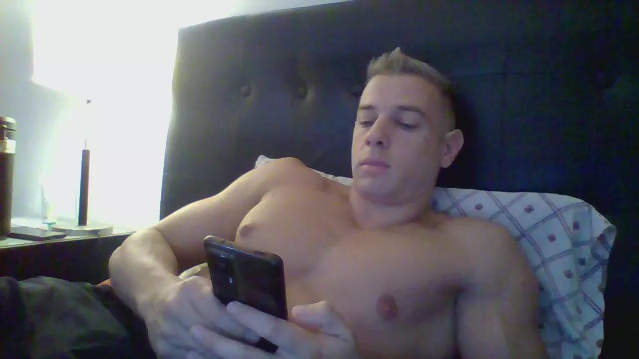 Luca23millo90 on Cam4 