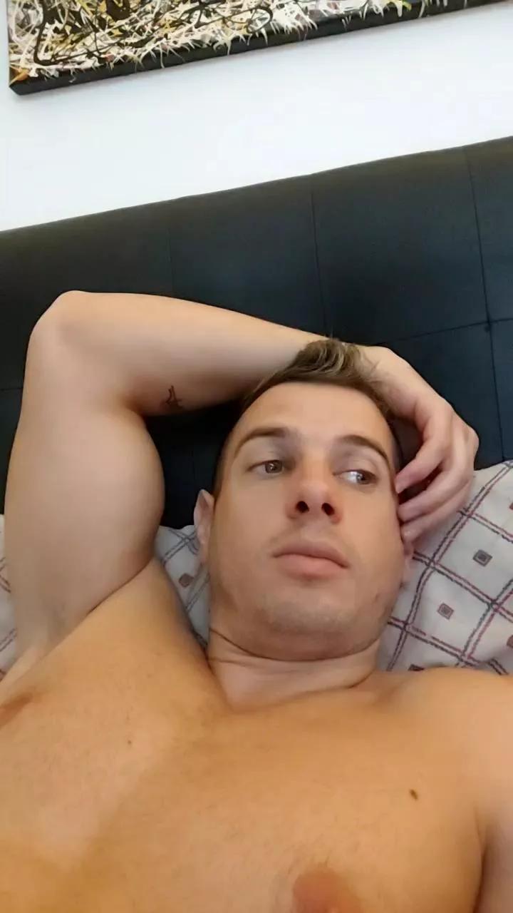 Luca23millo90 on Cam4 
