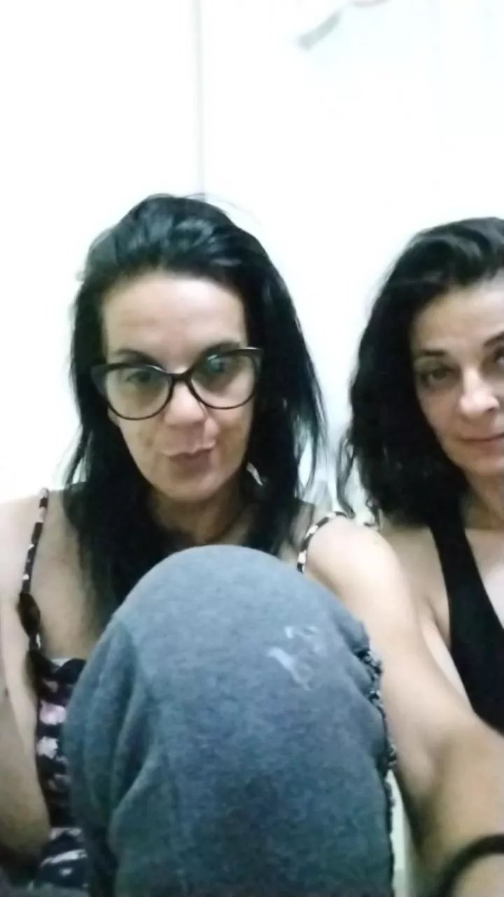 Offline LuciaeGraziella on Cam4