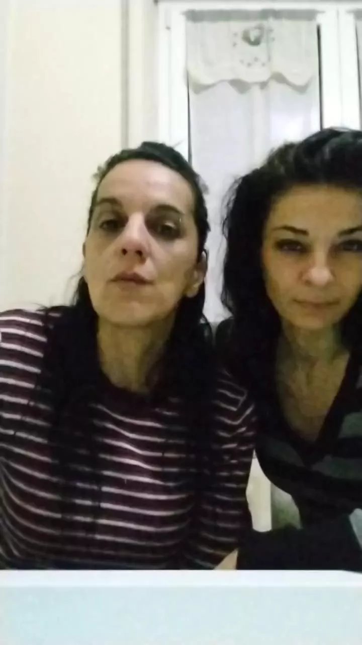 Offline LuciaeGraziella on Cam4