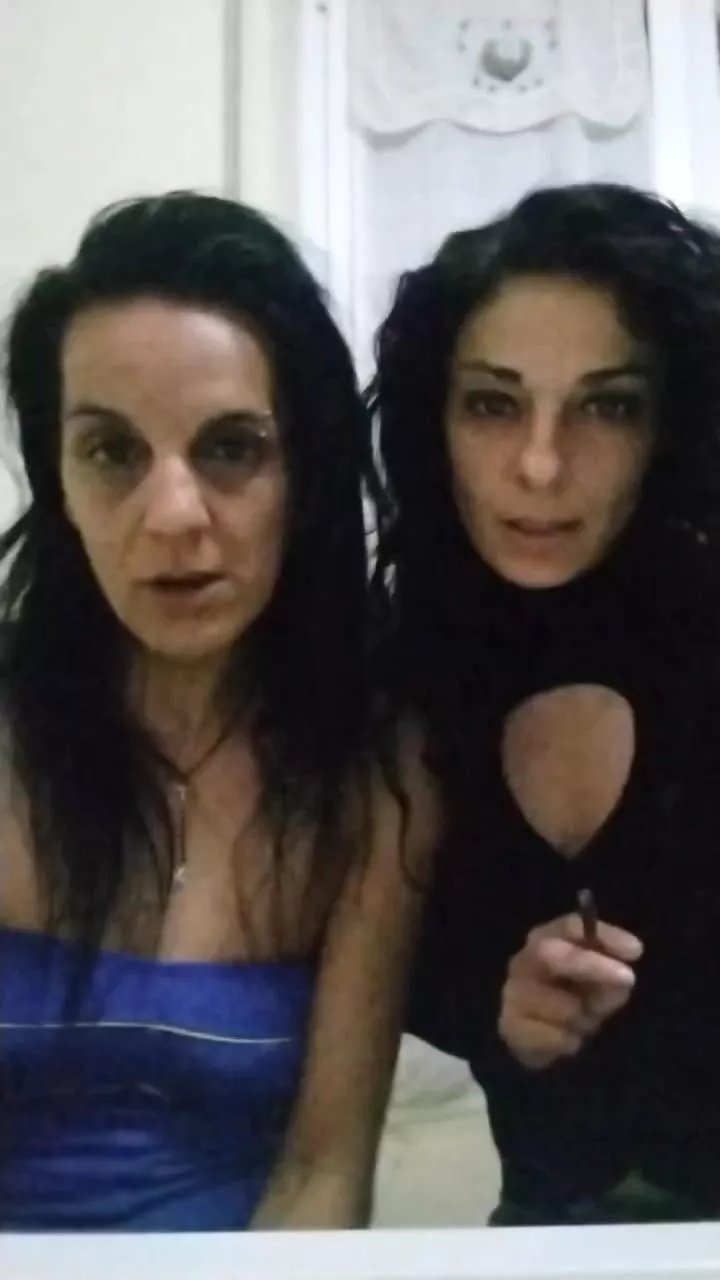 Offline LuciaeGraziella on Cam4