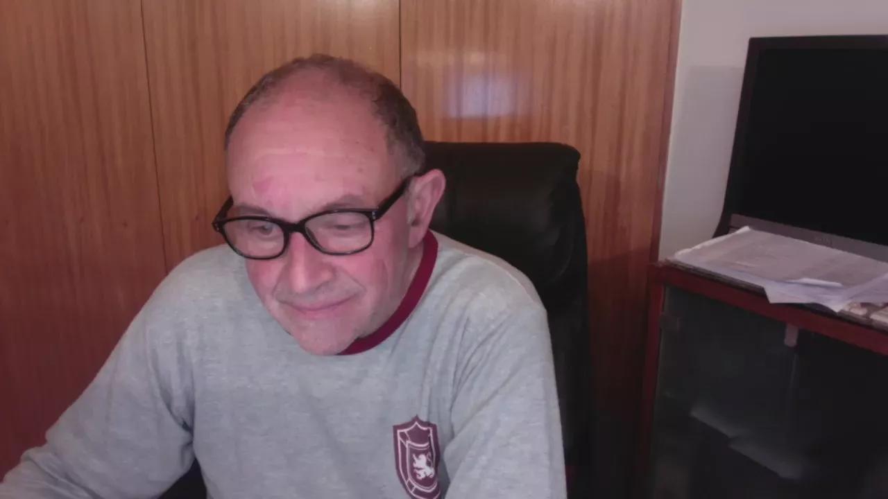 Luis18444 on Cam4 