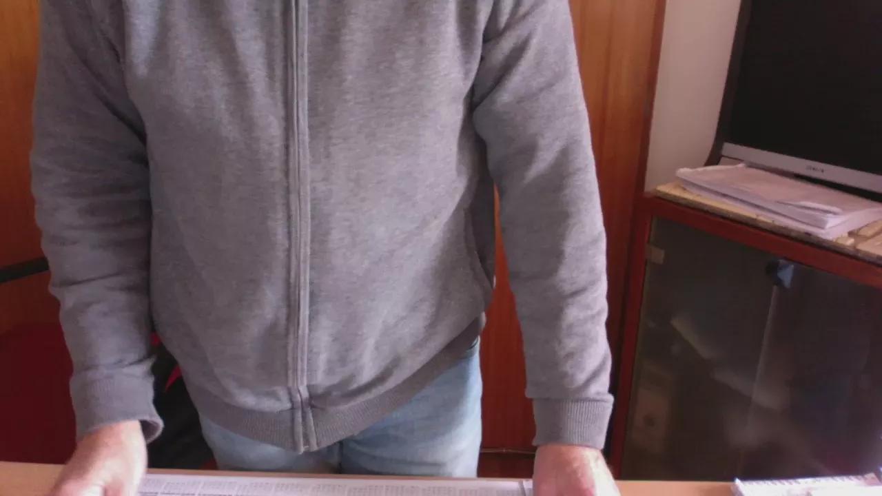 Luis18444 on Cam4 