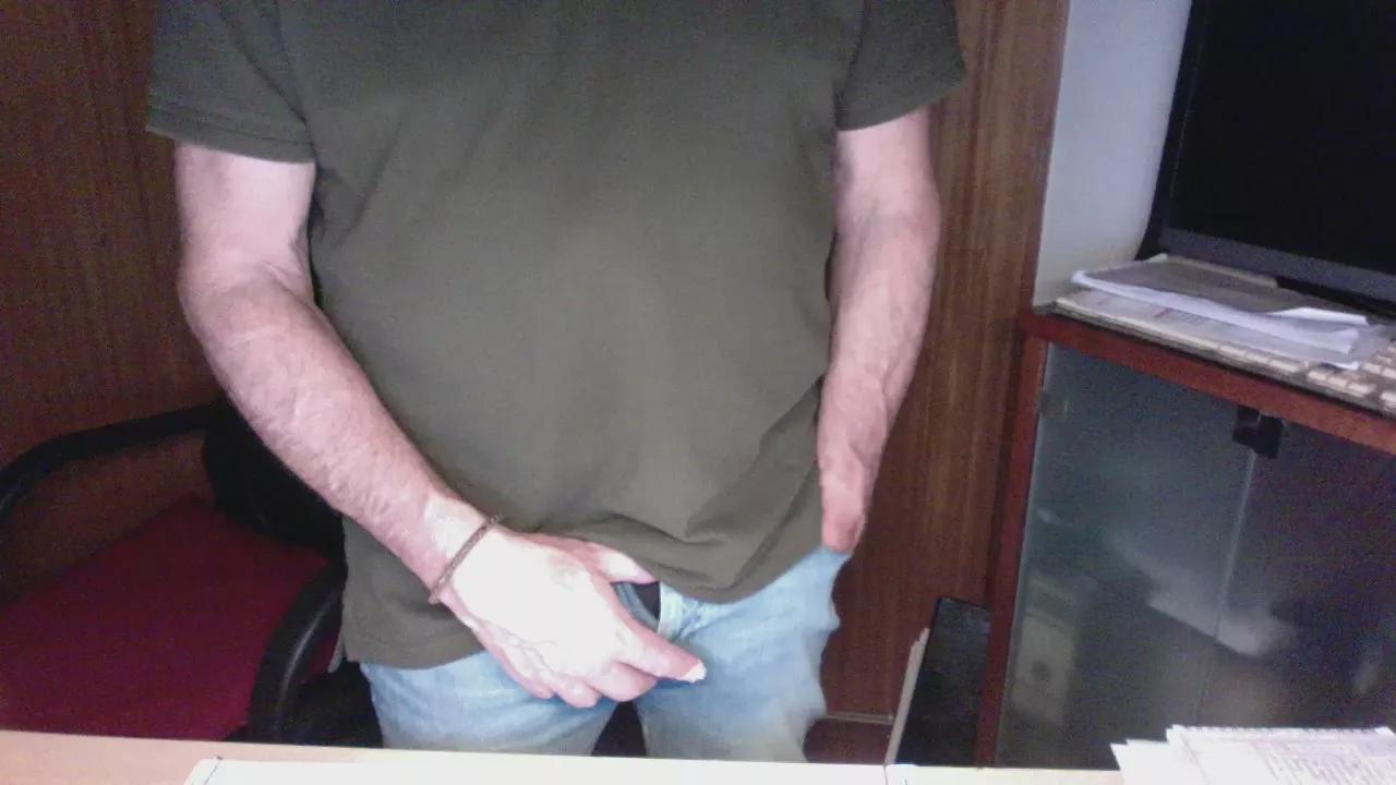 Luis18444 on Cam4 