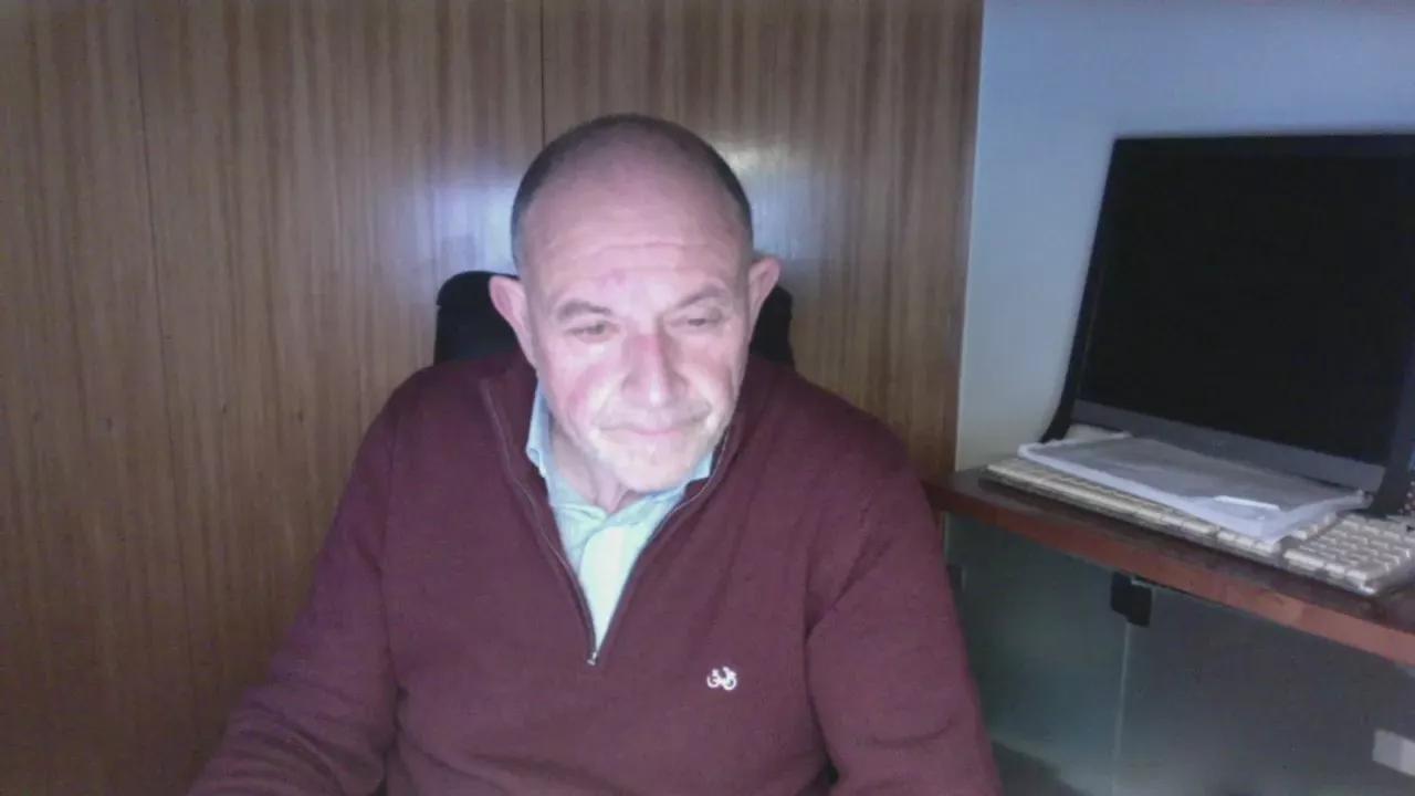 Luis18444 on Cam4 