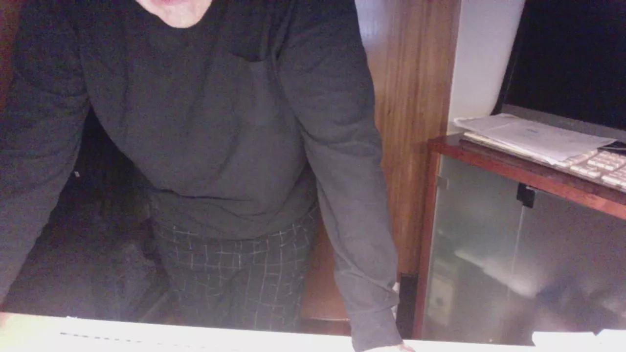 Luis18444 on Cam4 