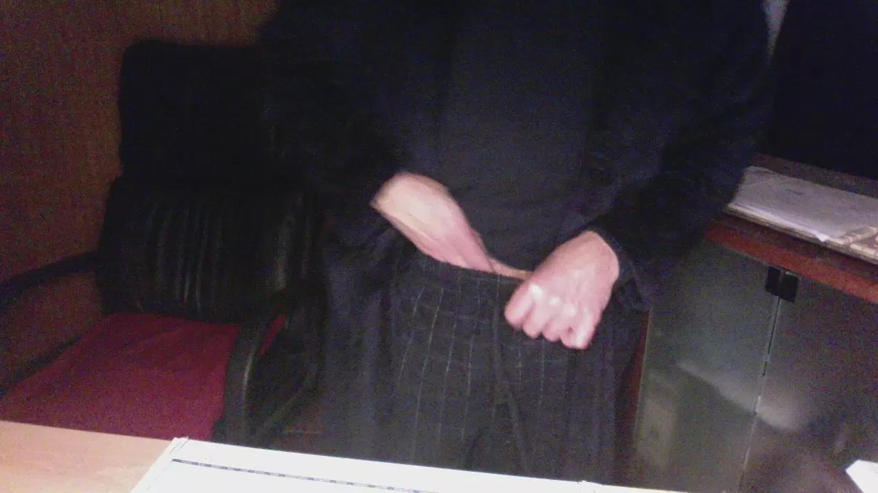 Luis18444 on Cam4 