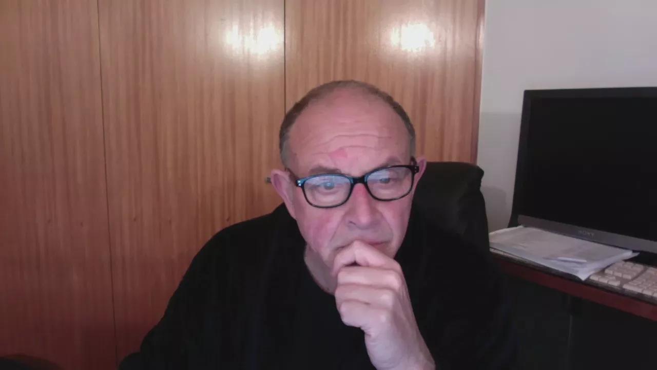 Luis18444 on Cam4 