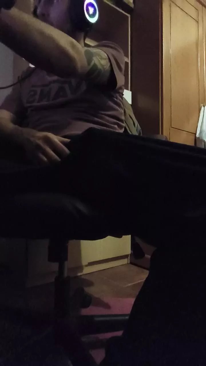 Offline Luiscamboy on Cam4