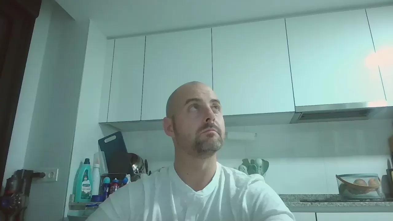Madridhetero82 on Cam4 