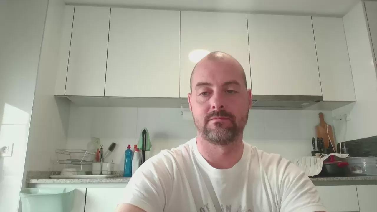 Madridhetero82 on Cam4 