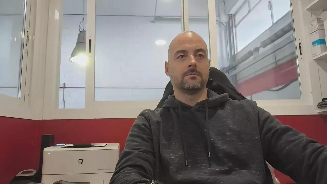 Madridhetero82 on Cam4 