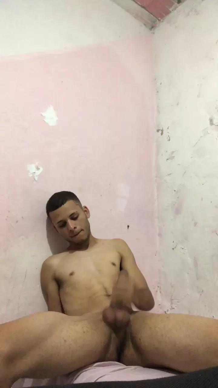 Magrinho2025 on Cam4 