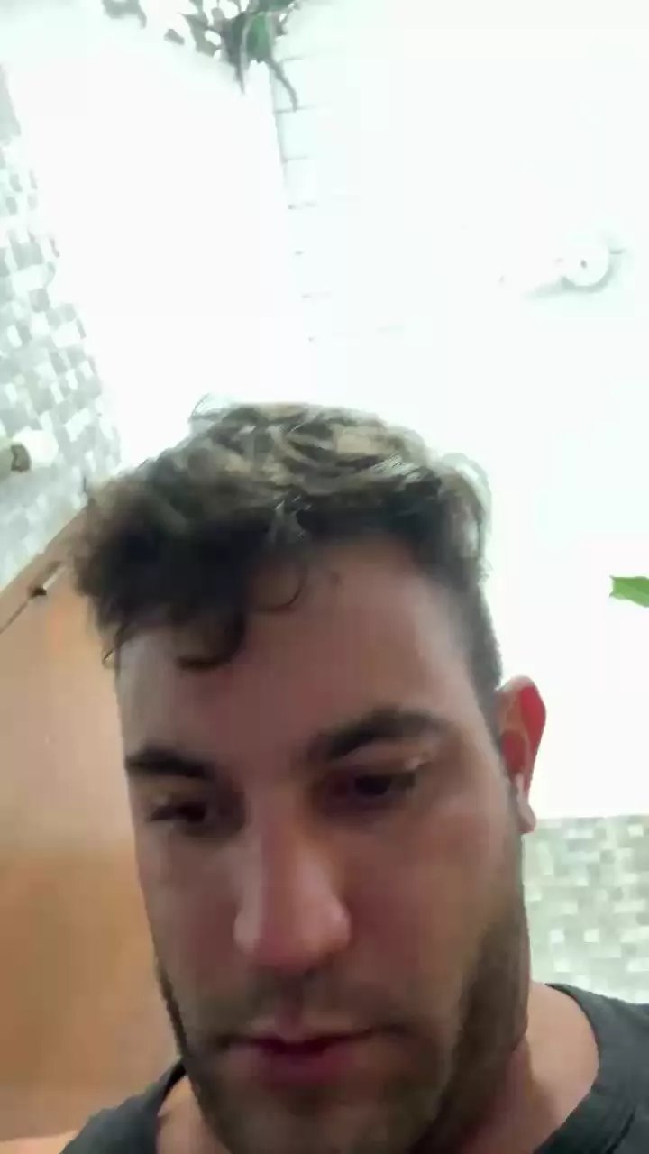 Offline Martin26264 on Cam4