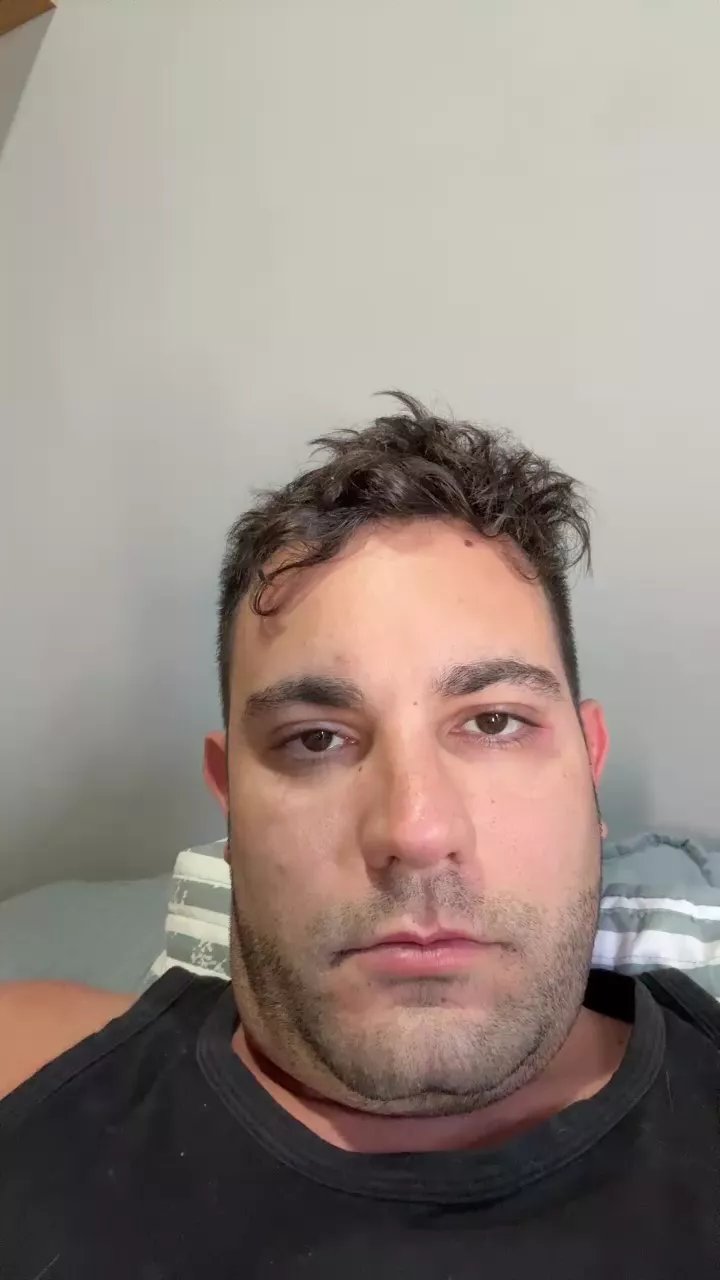 Offline Martin26264 on Cam4