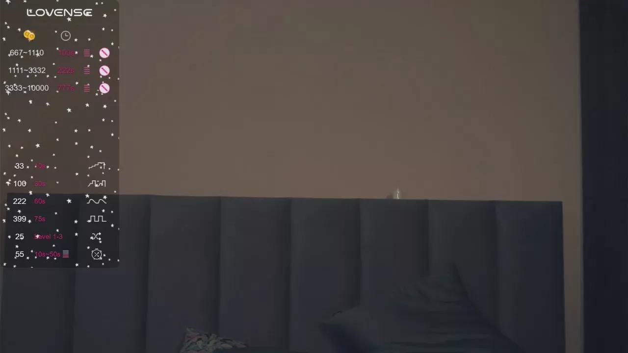 MaxineDeman on Cam4 