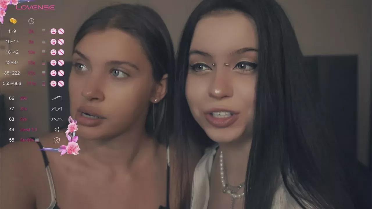 MaxineDeman on Cam4 
