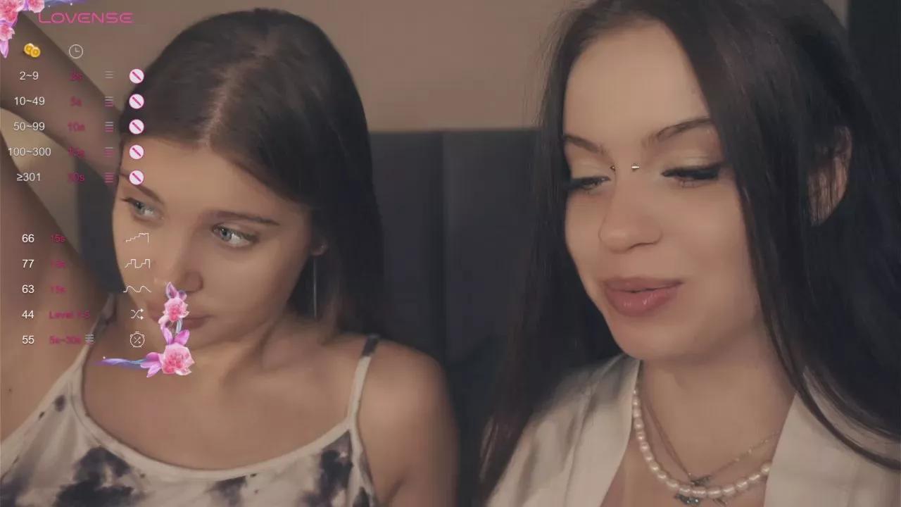MaxineDeman on Cam4 