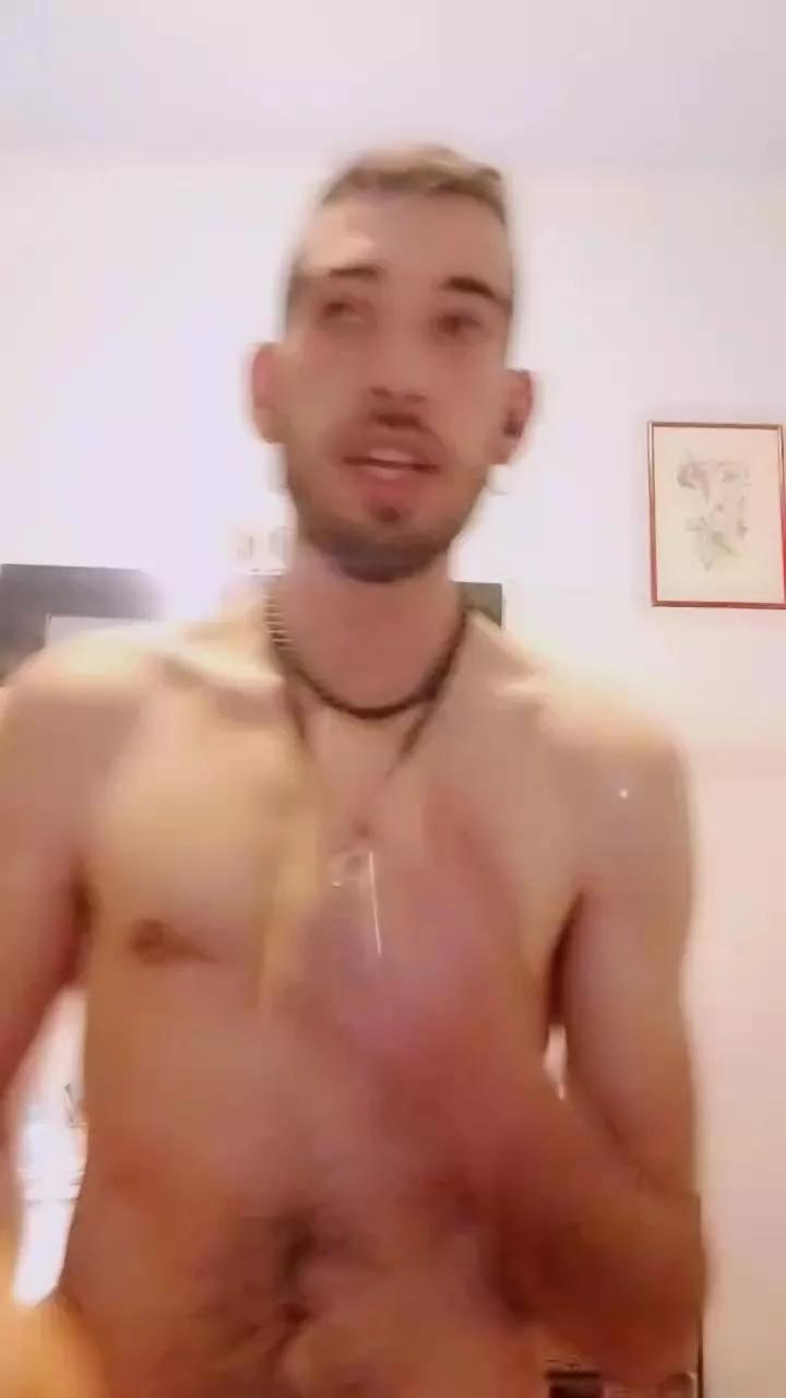 Meastroboris95 on Cam4 
