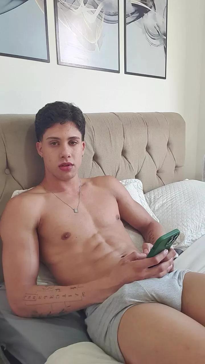menezes8841 on Cam4 
