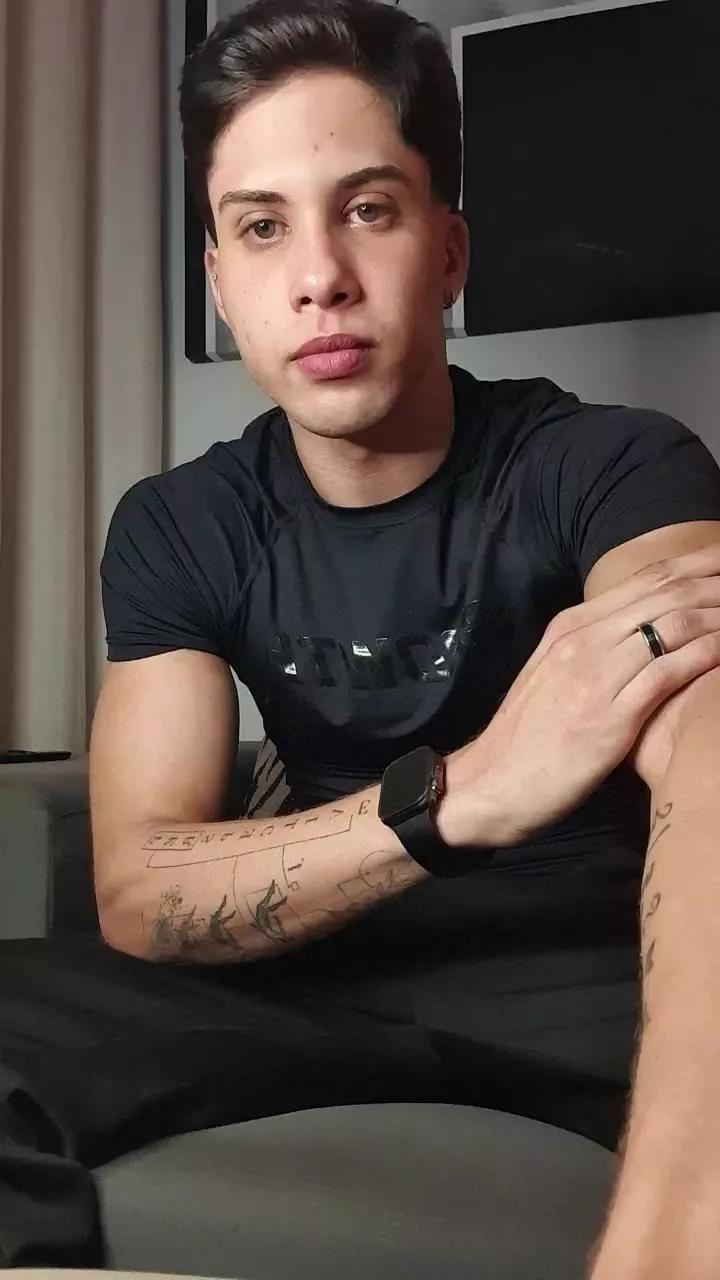 menezes8841 on Cam4 