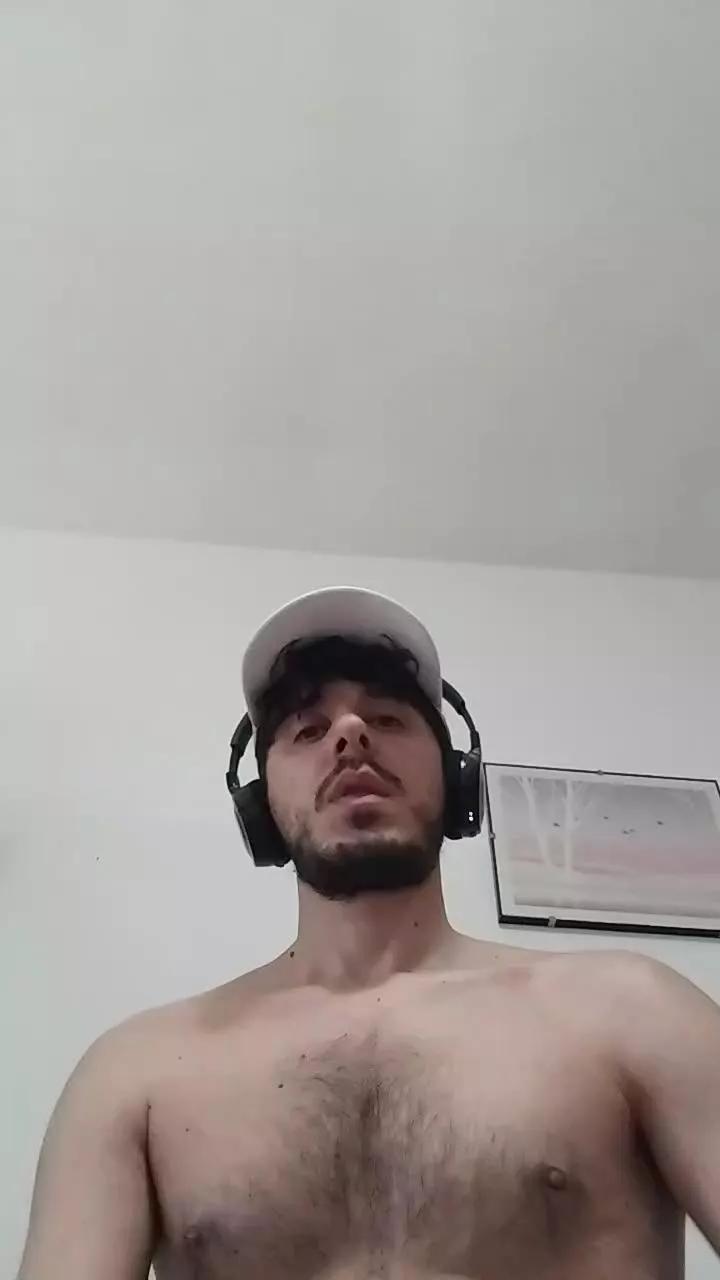 Mew2pup on Cam4 