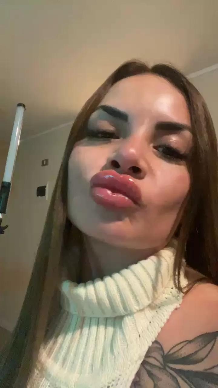MiaBrownCL on Cam4 