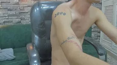 Offline Mike_Whitee on Cam4