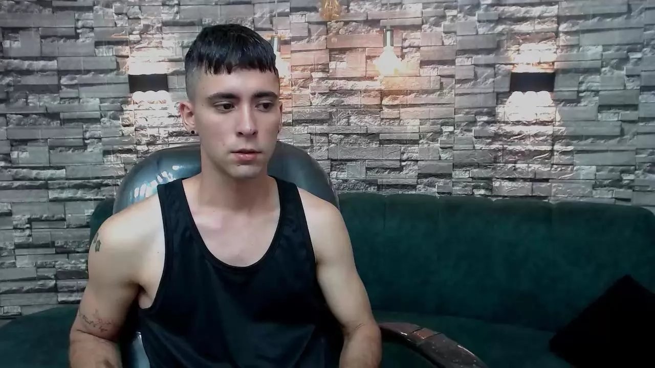 Offline Mike_Whitee on Cam4