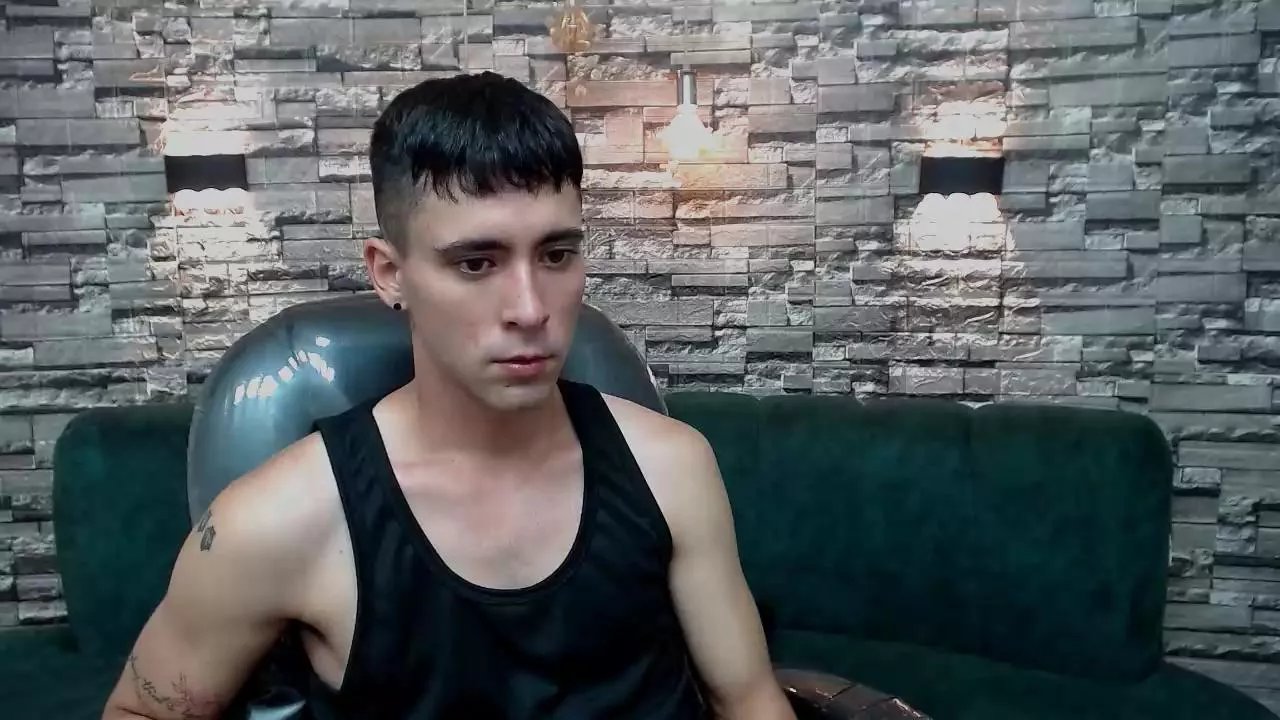 Offline Mike_Whitee on Cam4