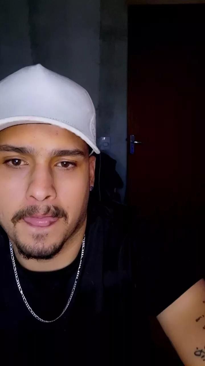 Mineirinhoot on Cam4 