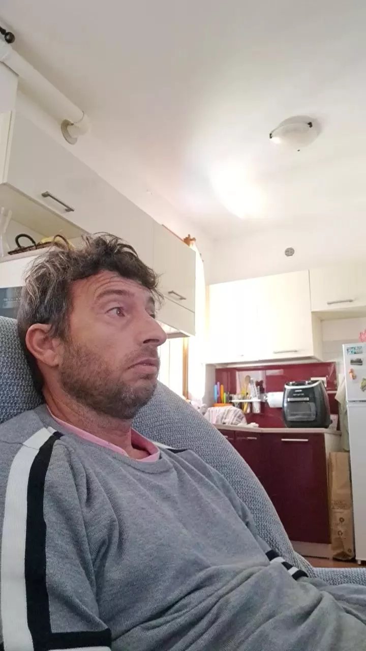 Offline Mirko290180 on Cam4