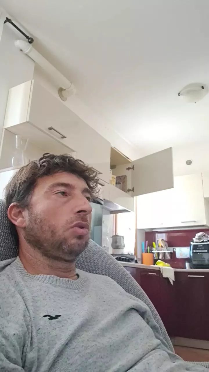 Offline Mirko290180 on Cam4