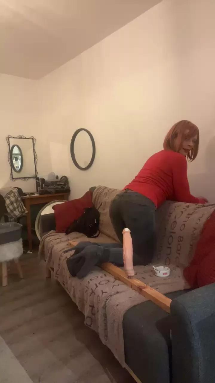 Moniqu3Lov3 on Cam4 