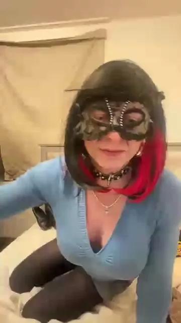 Moniqu3Lov3 on Cam4 